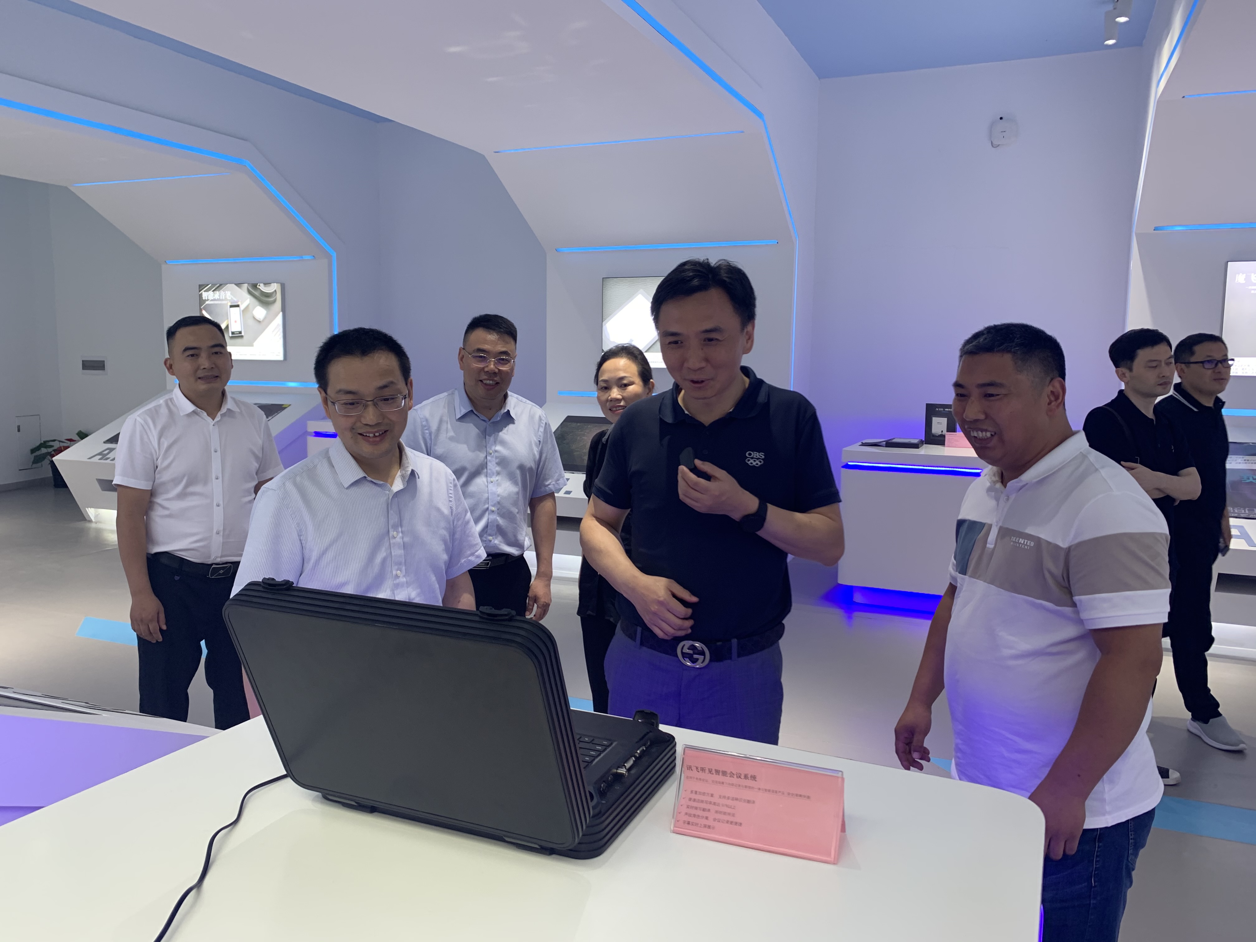 在科大讯飞大数据草莓视频
实训展厅参观.png